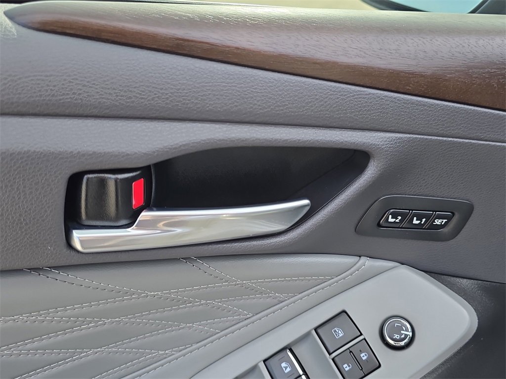 Used 2021 Toyota Avalon Limited image 20