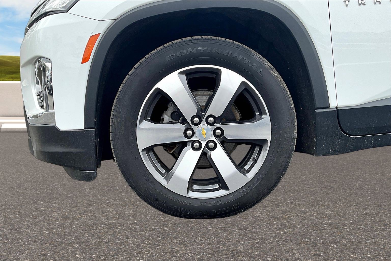Used 2023 Chevrolet Traverse LT w/ LT Premium Package AWD/4WD image 25