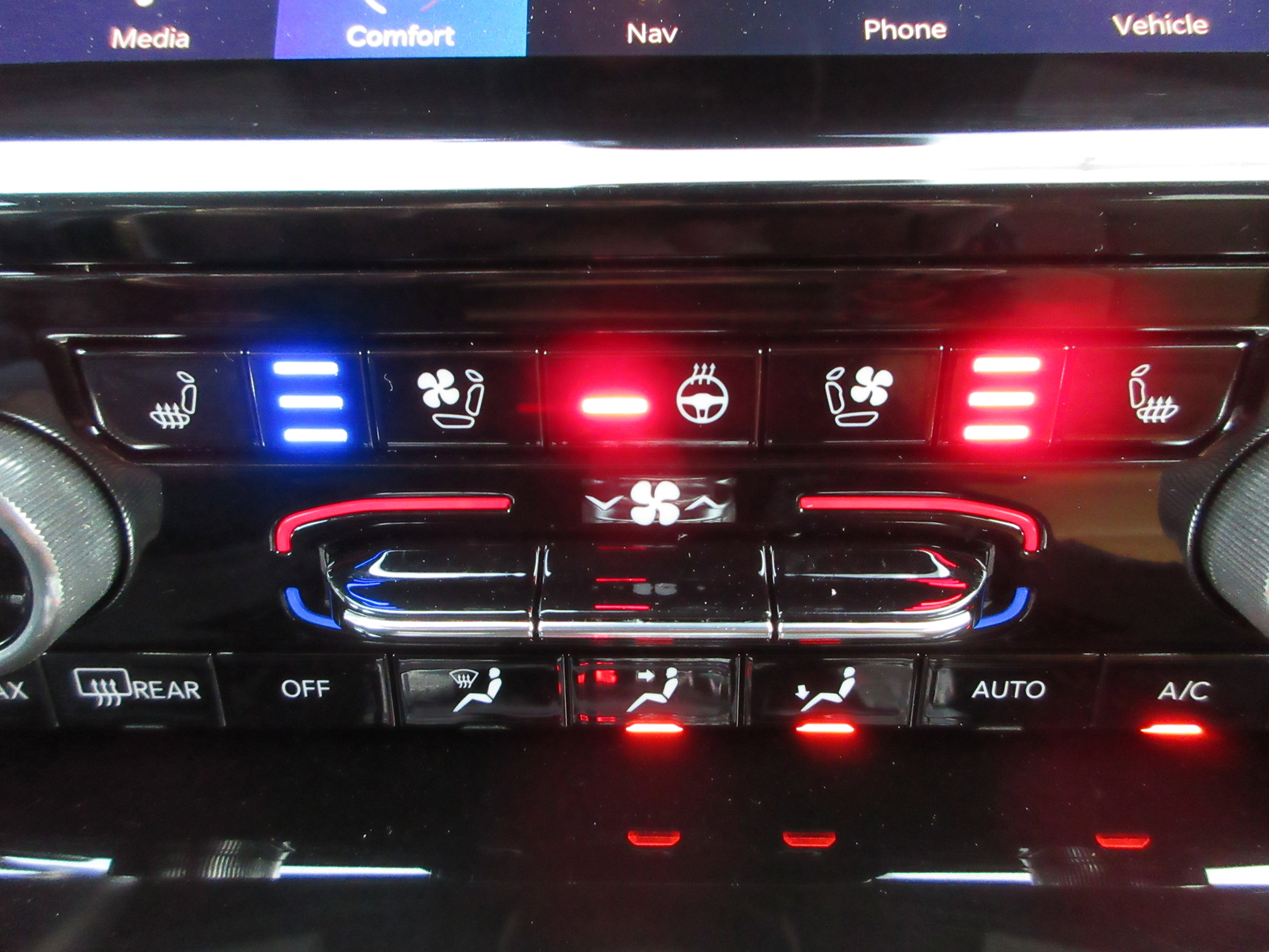 Used 2023 Jeep Grand Cherokee Summit w/ Luxury Tech Group V image 51