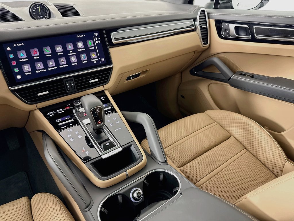 Certified 2023 Porsche Cayenne AWD/4WD image 26