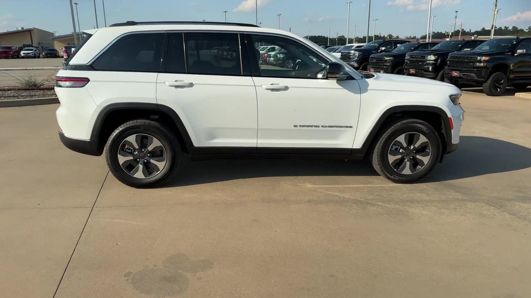 New 2023 Jeep Grand Cherokee 4WD 4xe image 9
