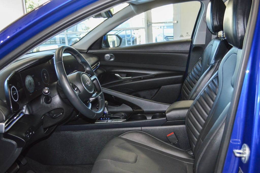 Used 2021 Hyundai Elantra Limited FWD image 12