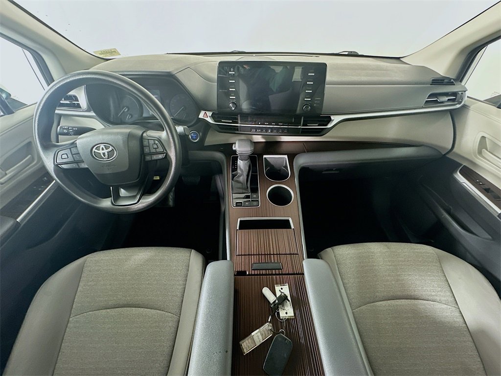 Used 2024 Toyota Sienna LE image 10