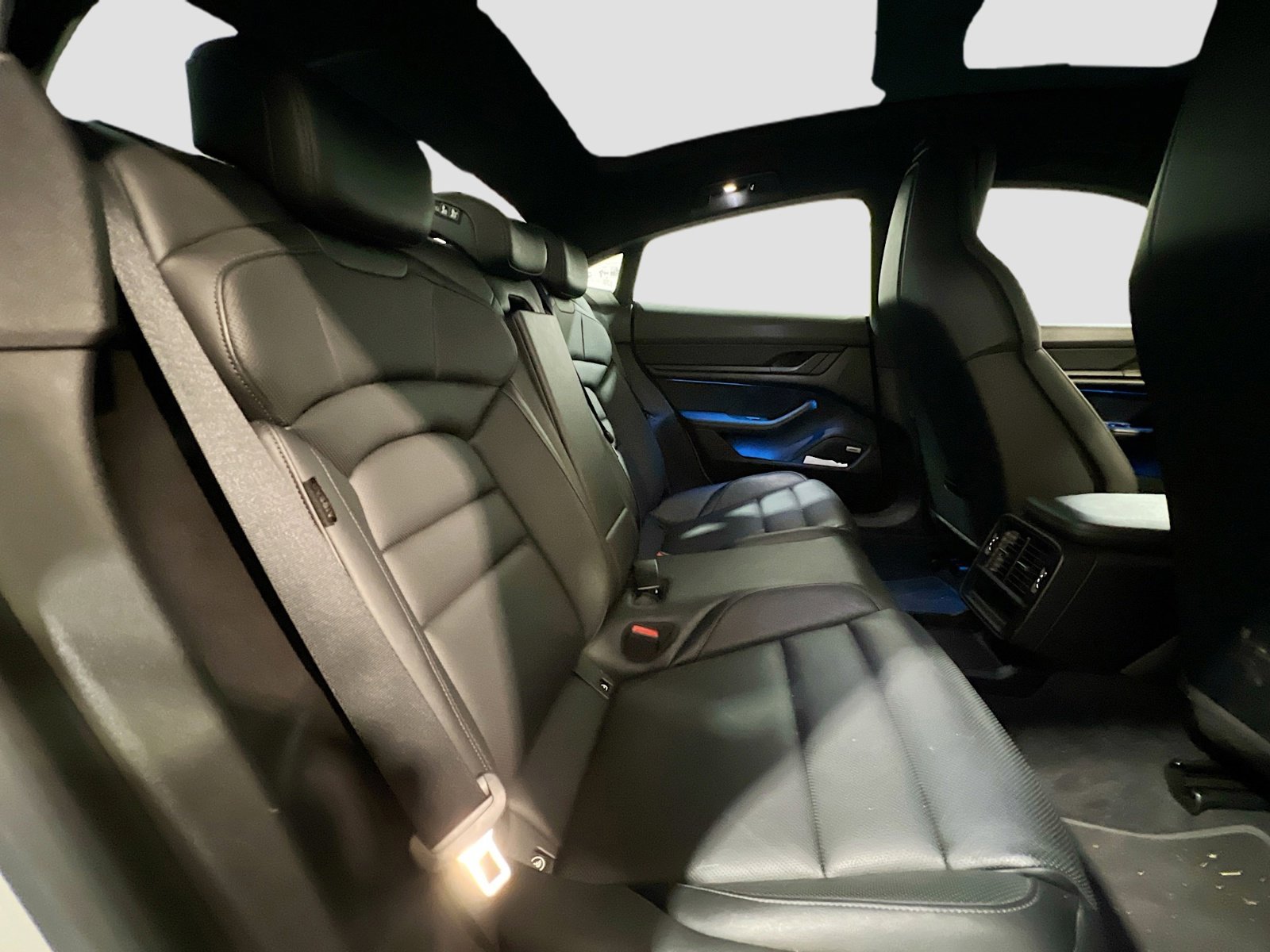 Used 2021 Porsche Taycan 4S w/ Premium Package image 21