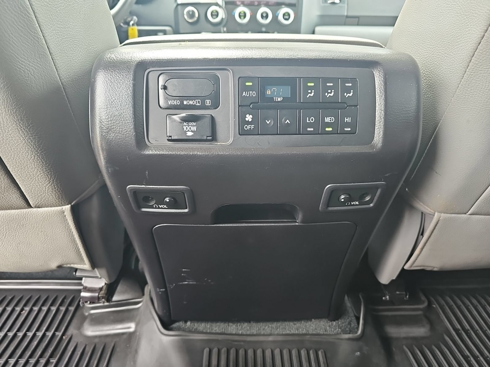 Used 2018 Toyota Sequoia Limited w/ Safety & Convenience Package AWD/4WD image 34