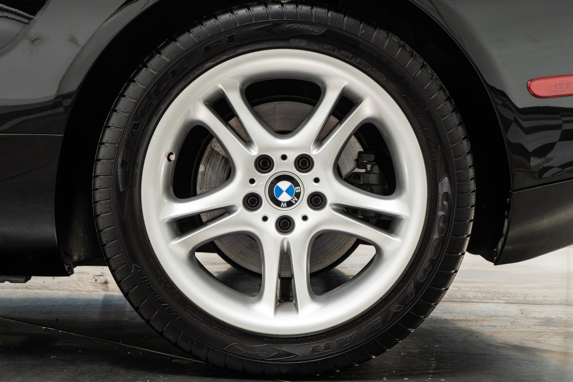 Used 2001 BMW Z8 RWD image 11