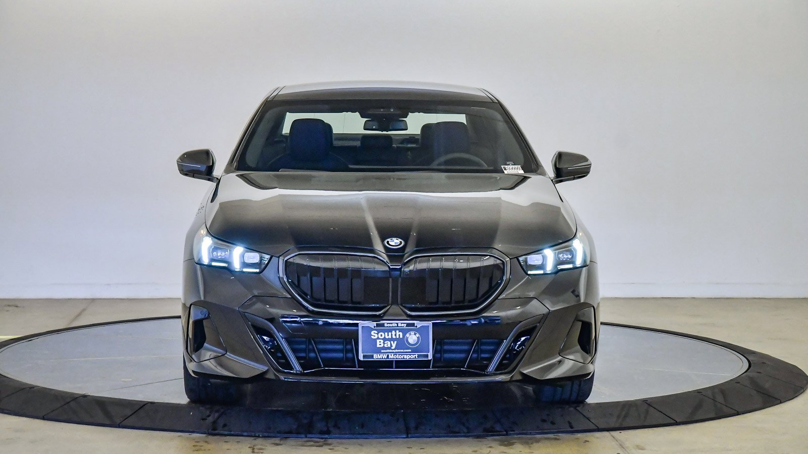 New 2026 BMW 550e xDrive w/ Executive Package image 7
