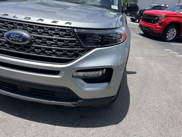 Used 2024 Ford Explorer XLT w/ Equipment Group 202A AWD/4WD image 11