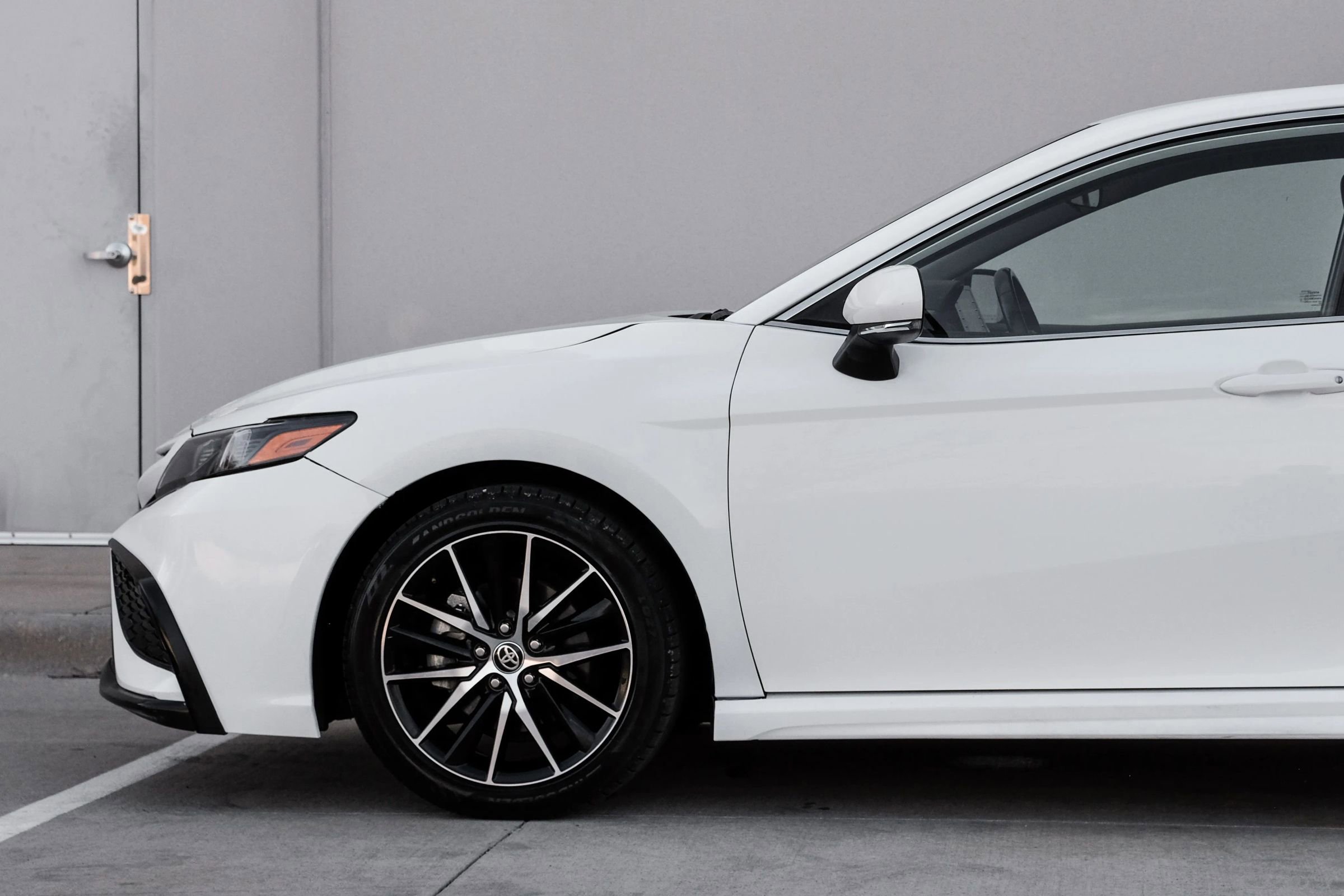 Used 2024 Toyota Camry SE image 11