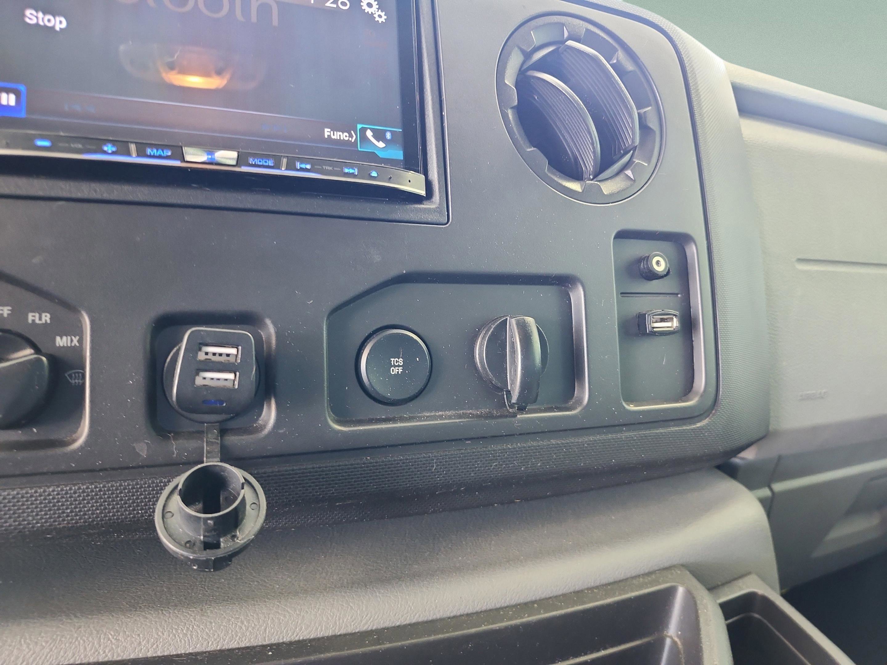 Used 2013 Ford E-350 and Econoline 350 XLT image 31