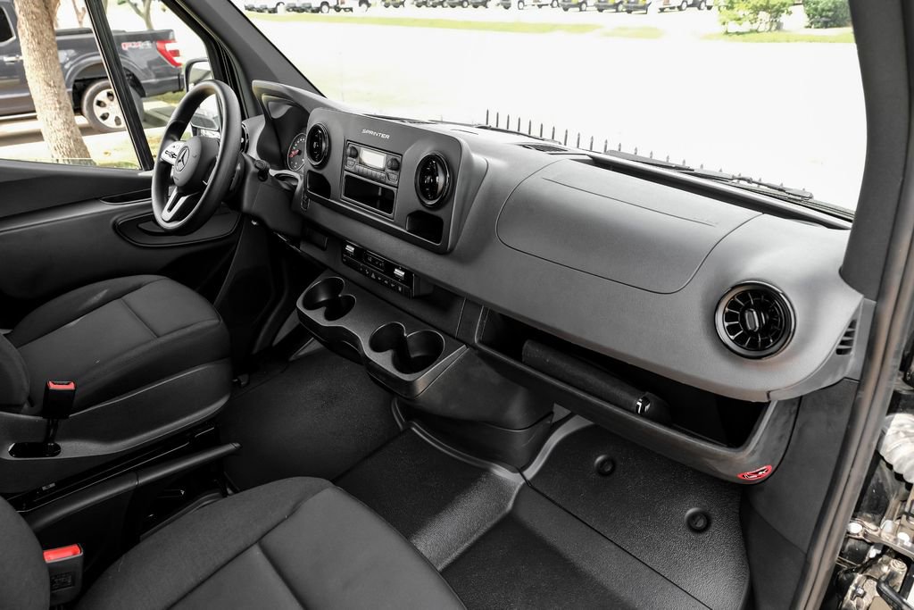 Used 2024 Mercedes-Benz Sprinter 2500 image 10
