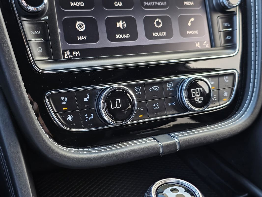 Used 2017 Bentley Bentayga image 16