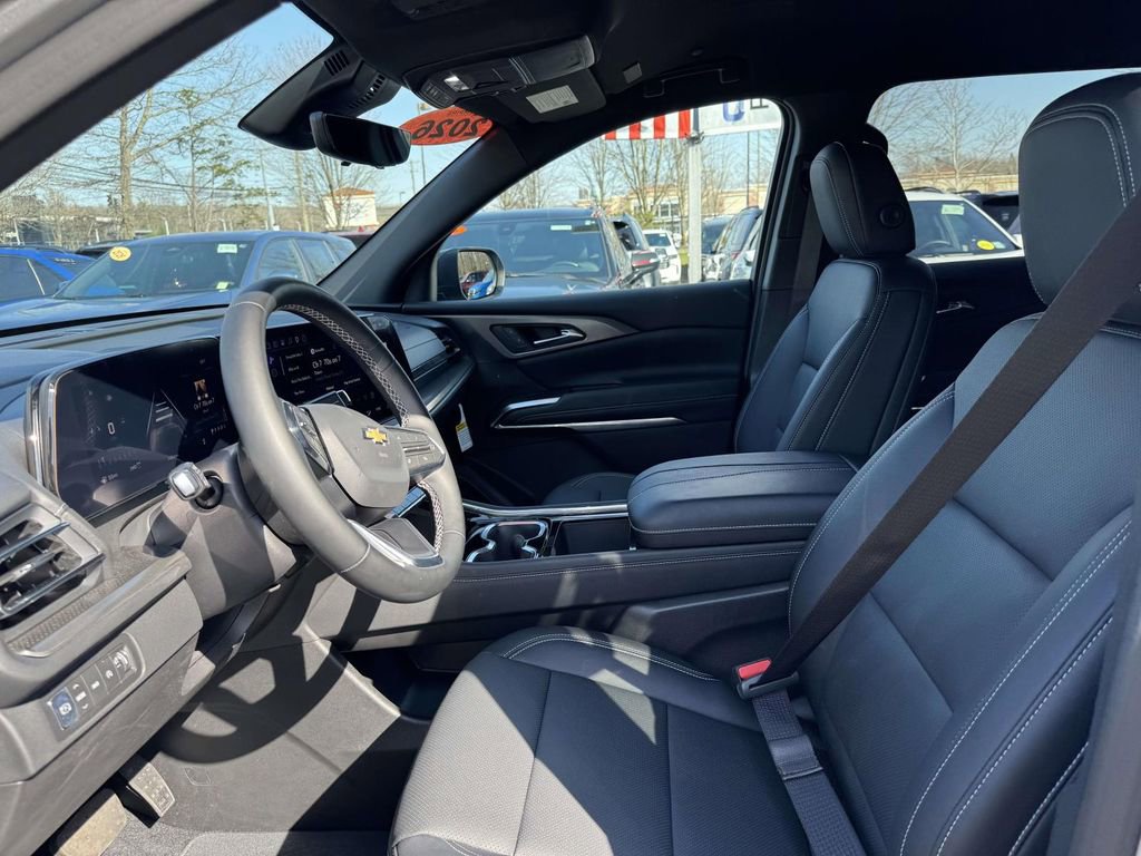 Used 2026 Chevrolet Traverse LT w/ Driver Confidence Package AWD/4WD image 14