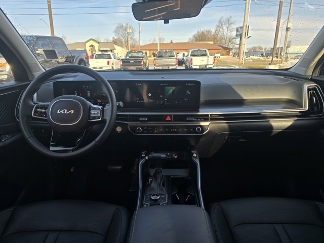 Used 2025 Kia Sorento S image 15