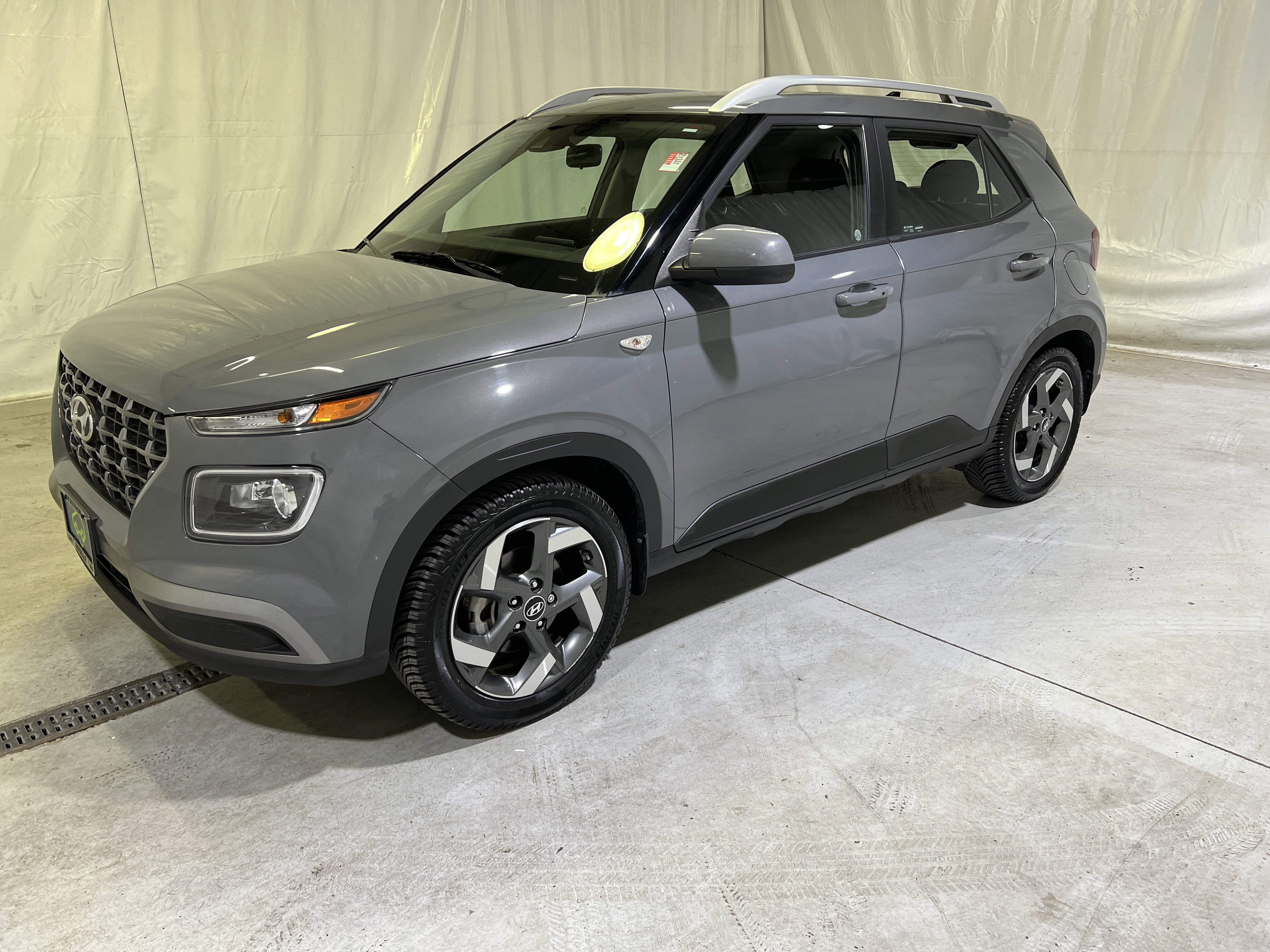 Used 2021 Hyundai Venue SEL w/ Premium Package FWD image 6