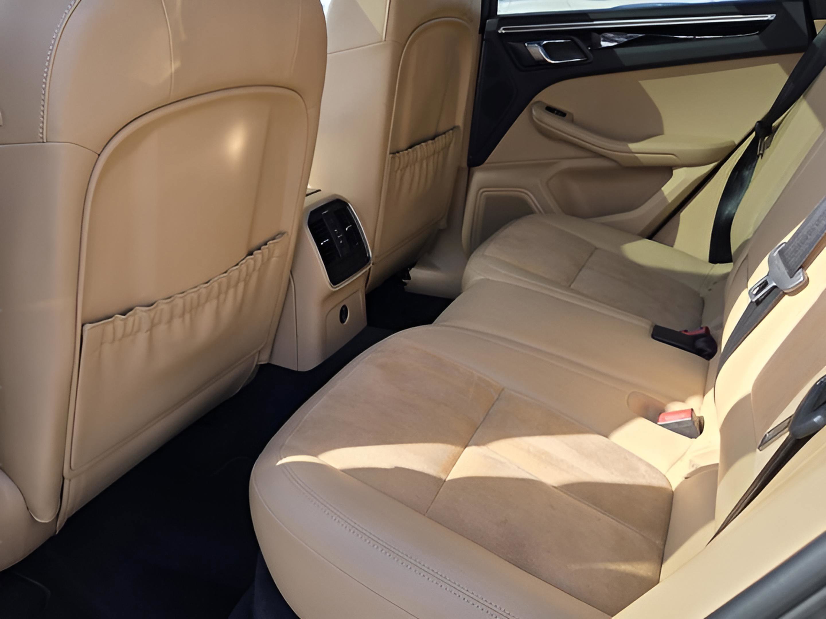 Used 2018 Porsche Macan Base image 10