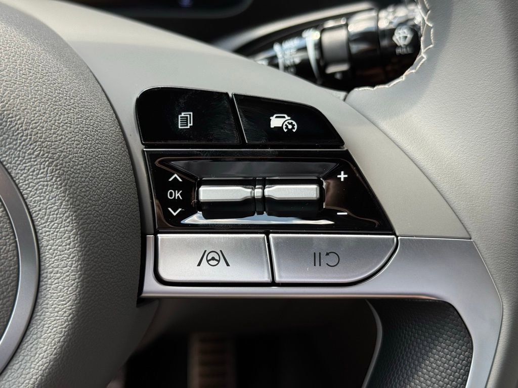 Used 2025 Hyundai Elantra Sport image 22