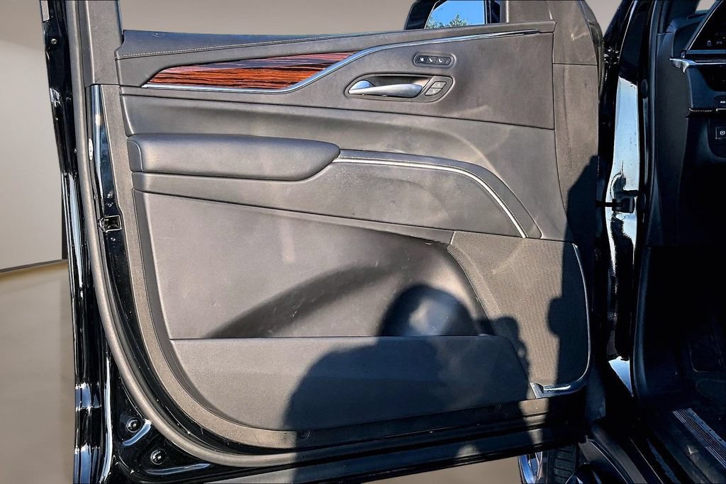 Used 2023 Cadillac Escalade Premium Luxury RWD image 18