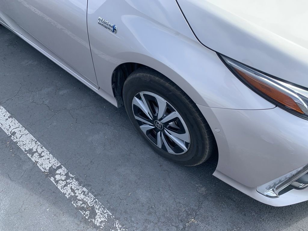 Used 2017 Toyota Prius Prime Advanced w/ Preferred Accessory Package image 5