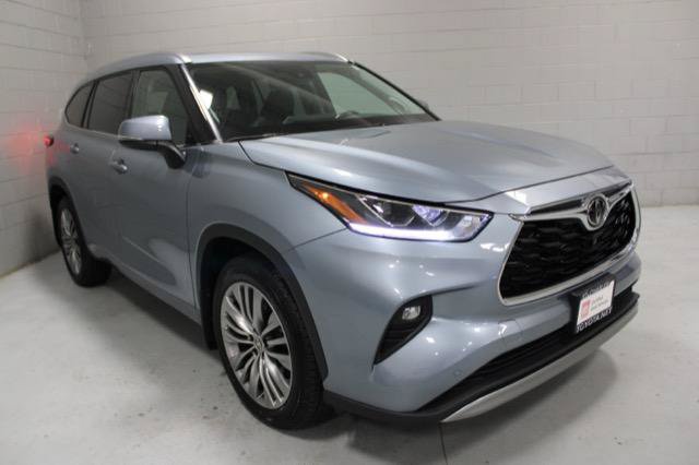 Certified 2021 Toyota Highlander Platinum AWD/4WD image 1