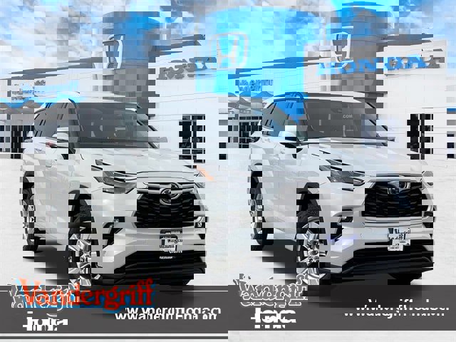 Used 2022 Toyota Highlander LE