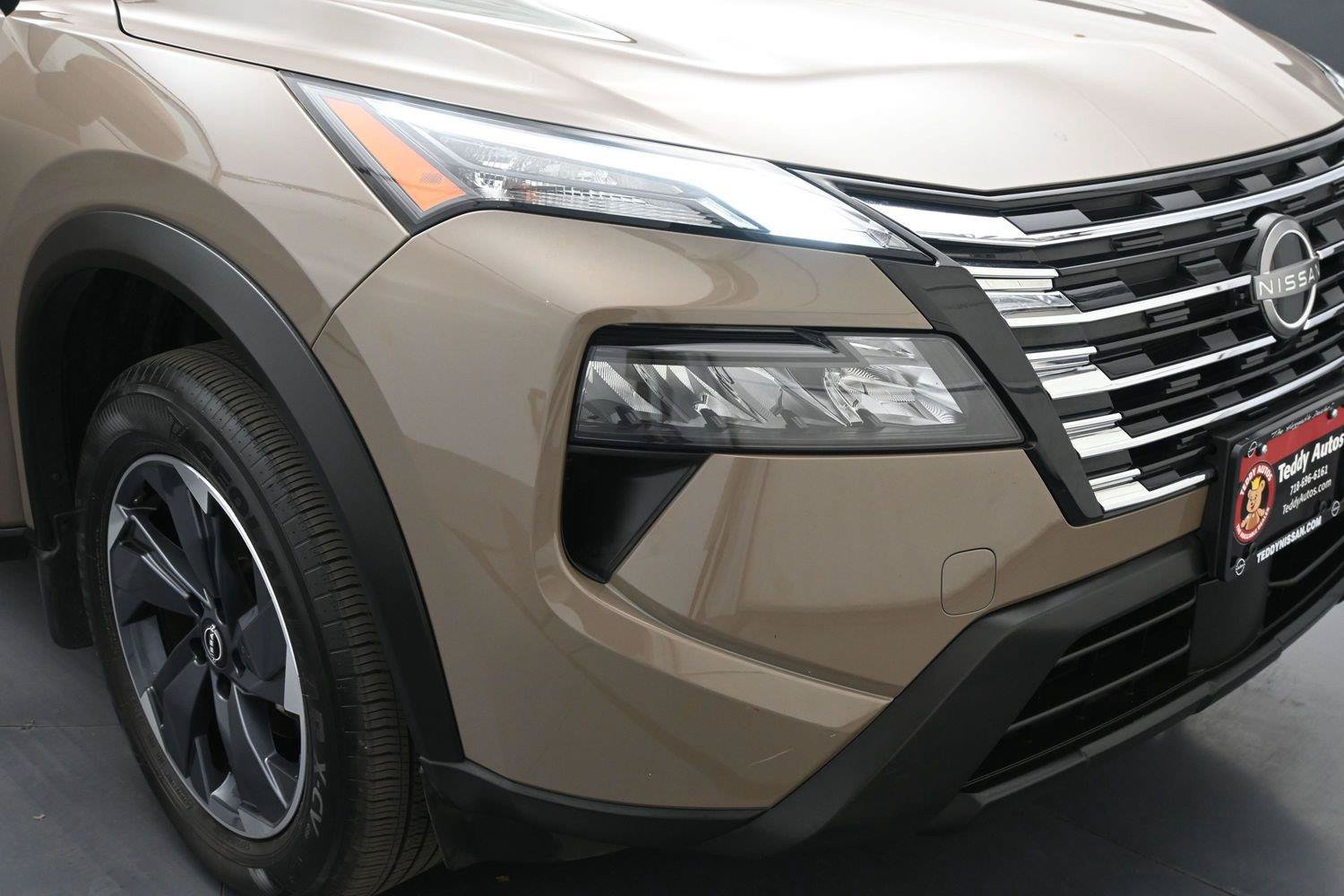 Used 2024 Nissan Rogue SV w/ SV Premium Package AWD/4WD image 14