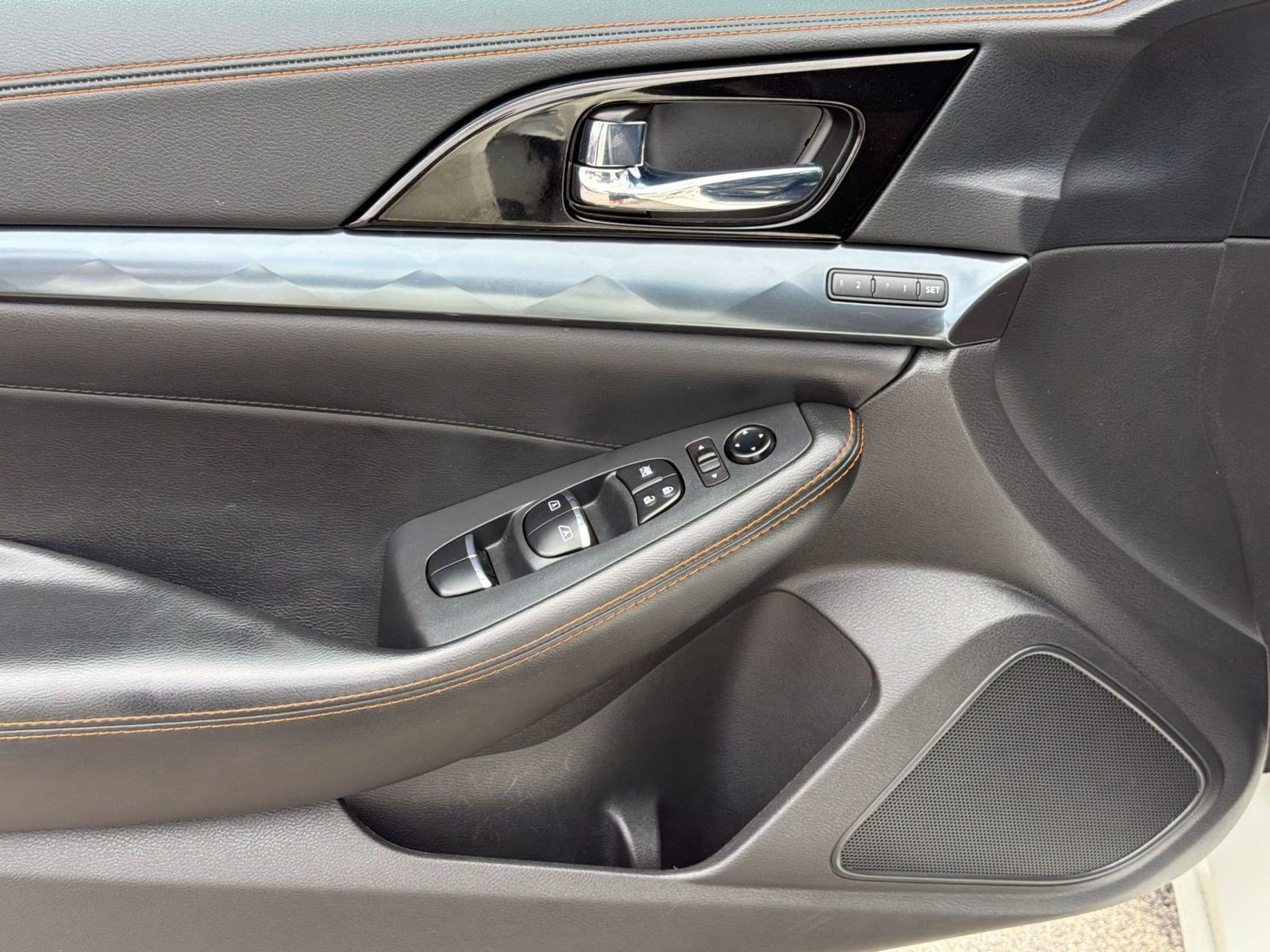 Used 2023 Nissan Maxima SR w/ Sport Mat Group FWD image 13