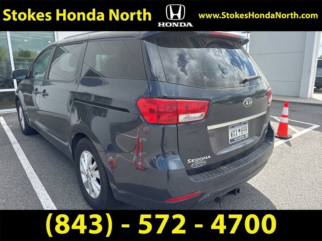 Used 2017 Kia Sedona LX w/ LX Essentials Premium Package image 3