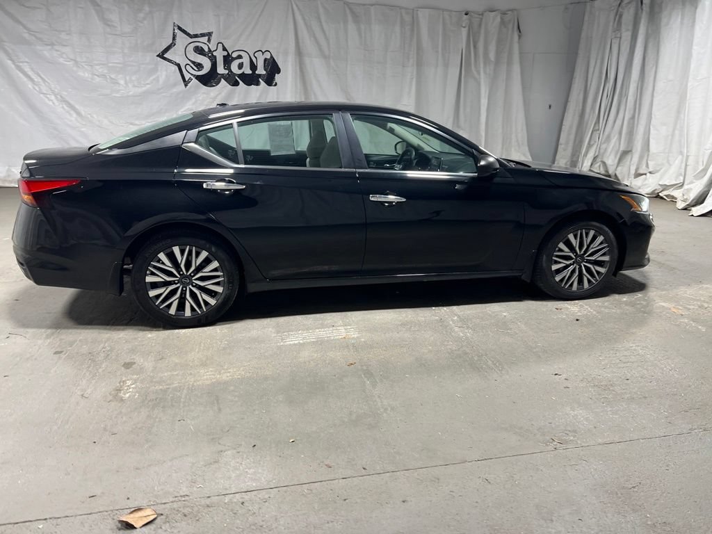 Used 2024 Nissan Altima 2.5 SV FWD image 8