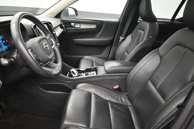 Used 2023 Volvo XC40 B4 Ultimate FWD image 9