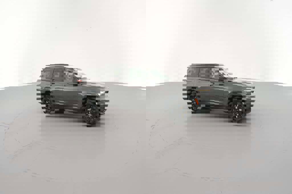 New 2025 Jeep Grand Cherokee L Laredo image 15