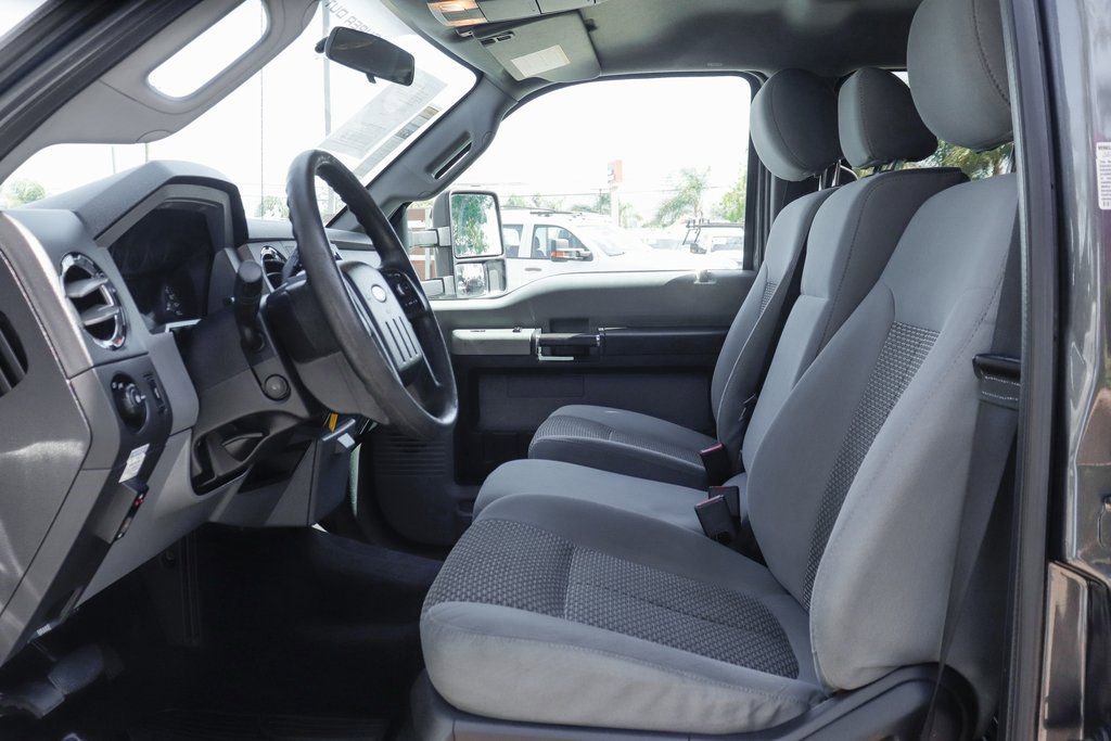 Used 2016 Ford F550 4x4 Crew Cab Super Duty w/ XLT Interior Package image 20