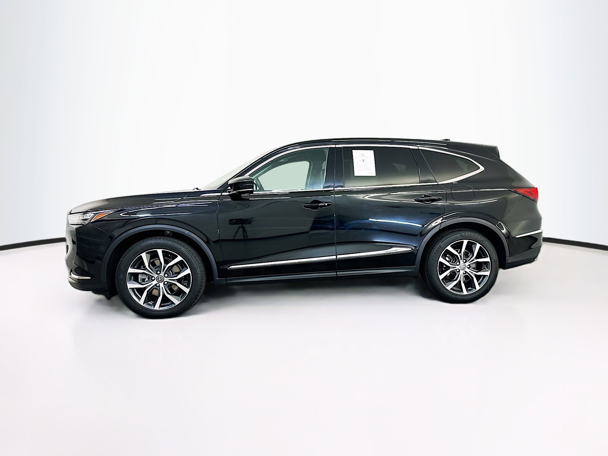 Used 2023 Acura MDX SH-AWD w/ Technology Package image 4