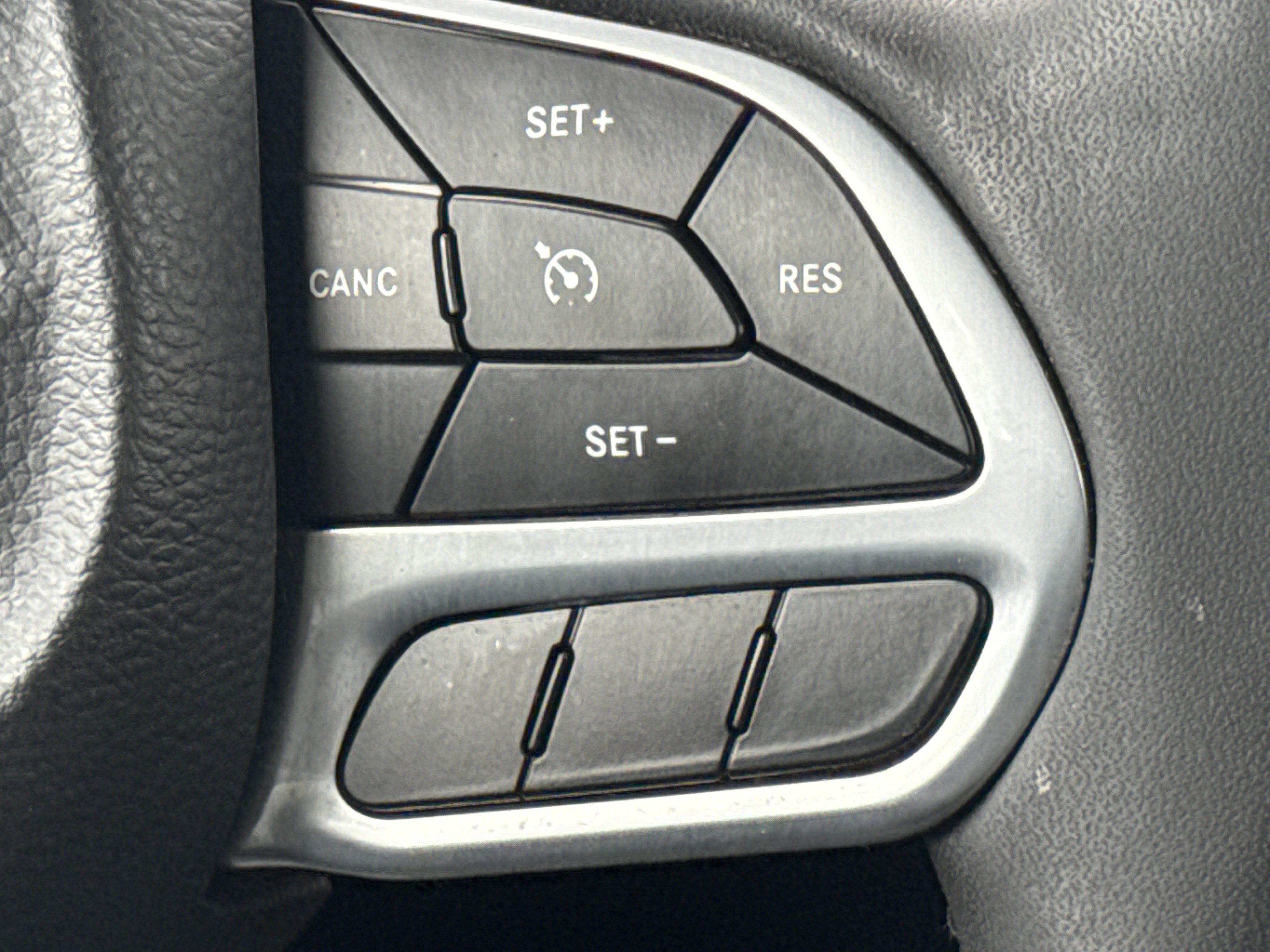 Used 2023 Chrysler 300 Touring L w/ Popular Equipment Group RWD image 19