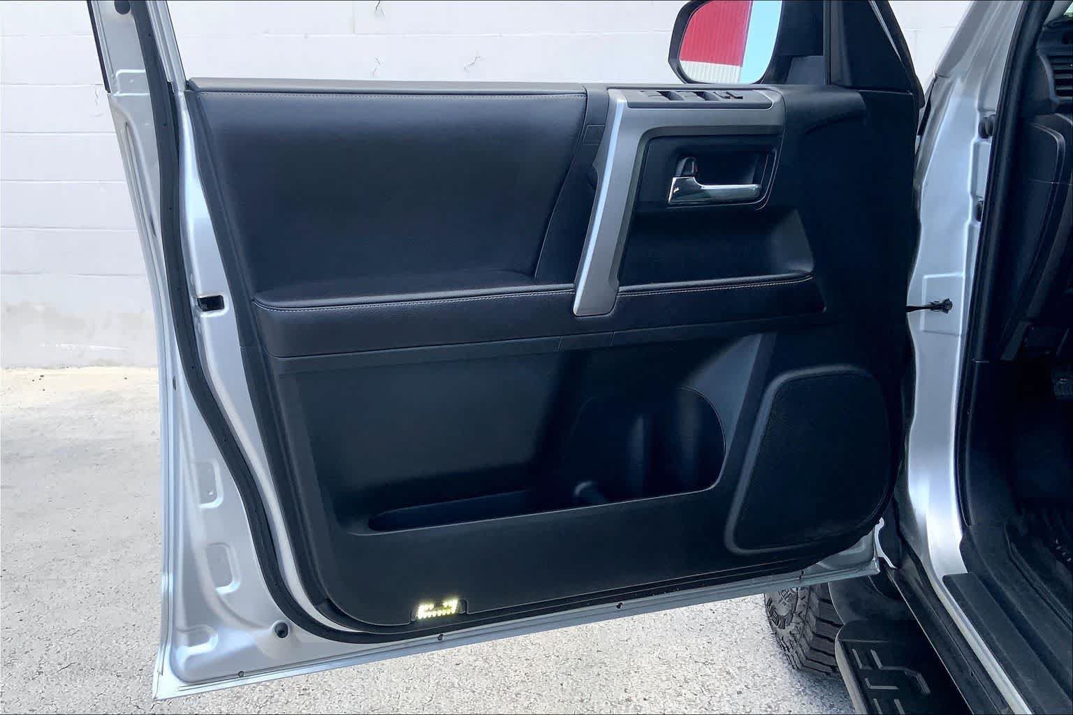 Used 2016 Toyota 4Runner SR5 RWD image 27