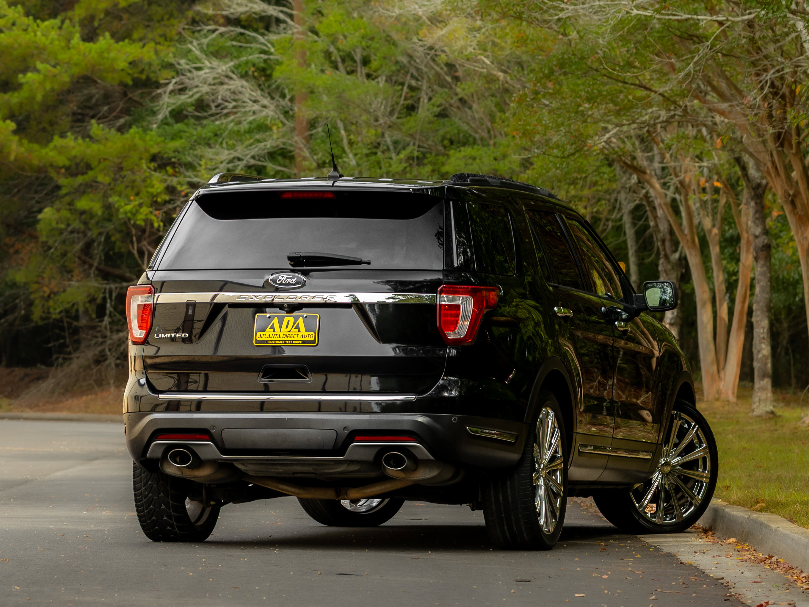 Used 2019 Ford Explorer Limited w/ Class III Trailer Tow Package image 4