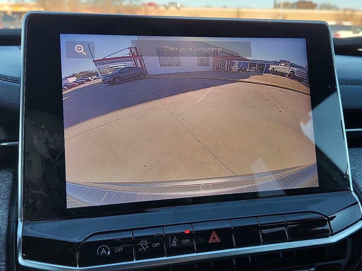 Used 2023 Jeep Compass Sport image 8