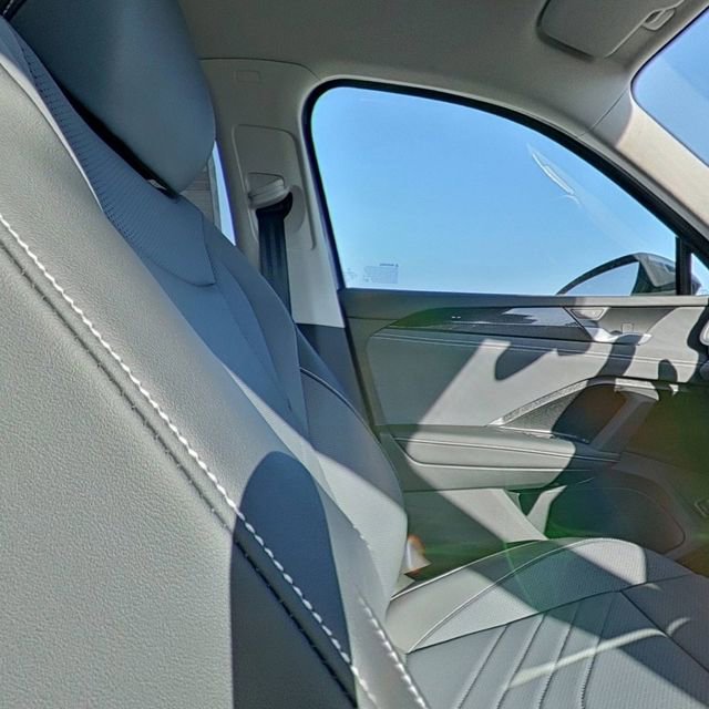 New 2026 Volkswagen Tiguan SE image 27