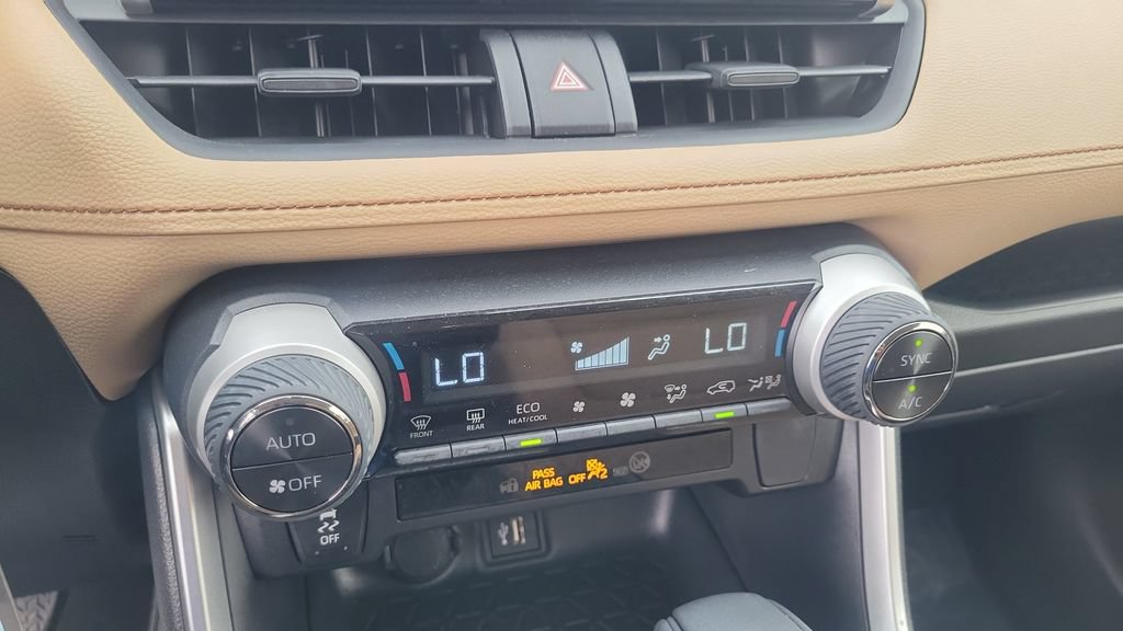 Certified 2025 Toyota RAV4 LE AWD/4WD image 15