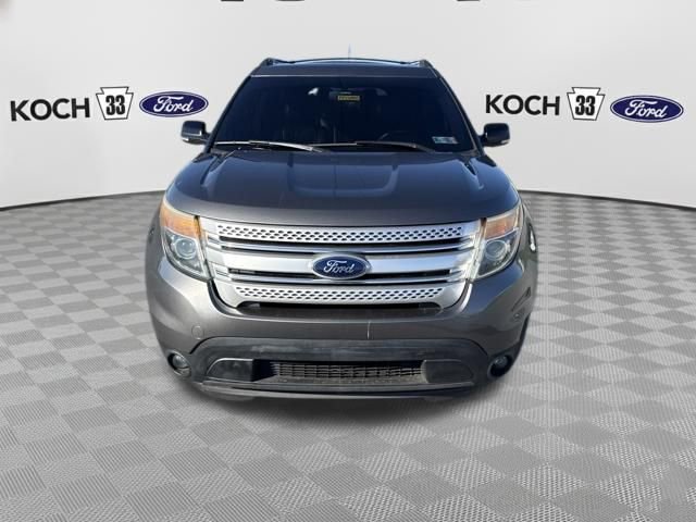 Used 2013 Ford Explorer XLT image 2