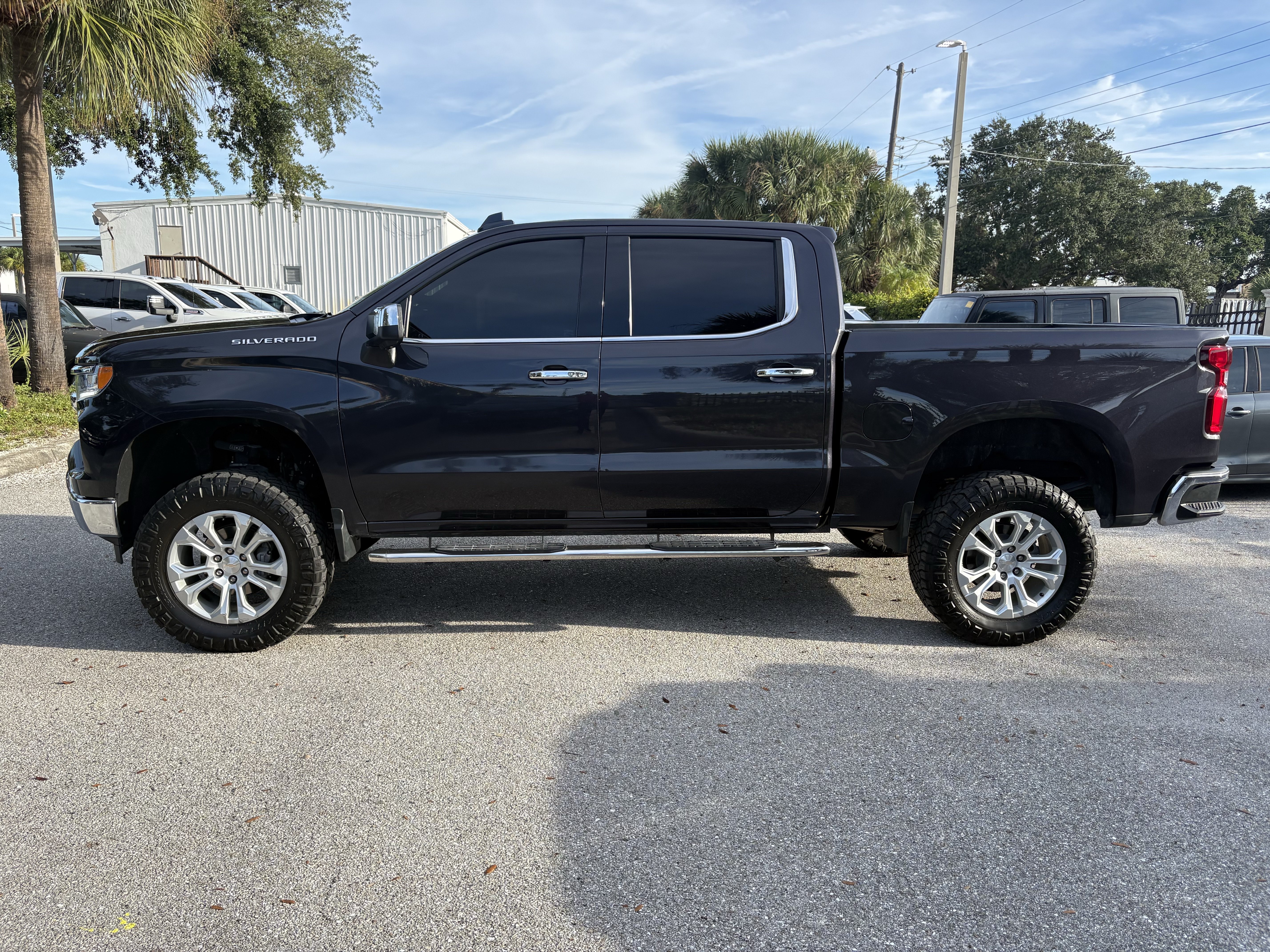 Used 2023 Chevrolet Silverado 1500 LTZ AWD/4WD image 4