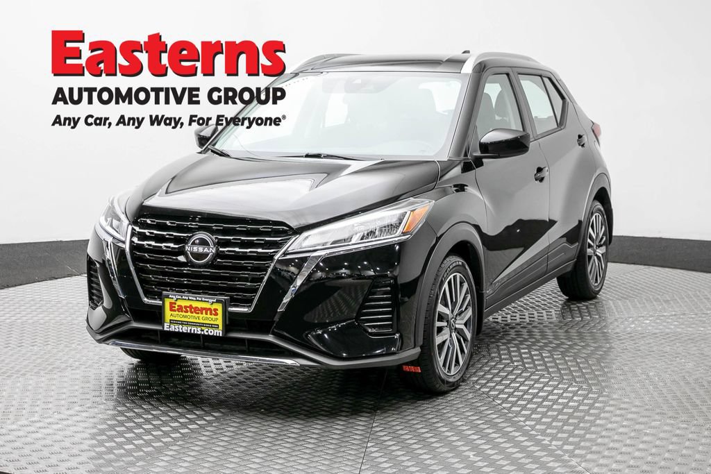 Used 2023 Nissan Kicks SV FWD image 1