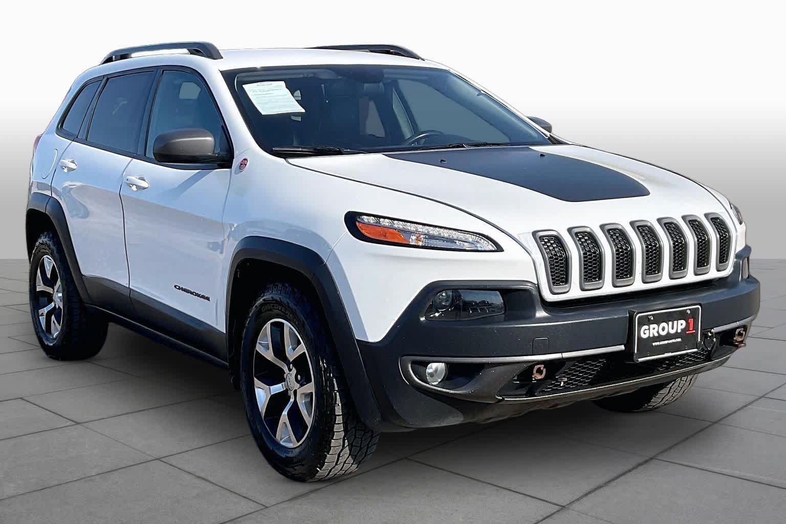 Used 2016 Jeep Cherokee Trailhawk w/ Comfort/Convenience Group AWD/4WD image 3