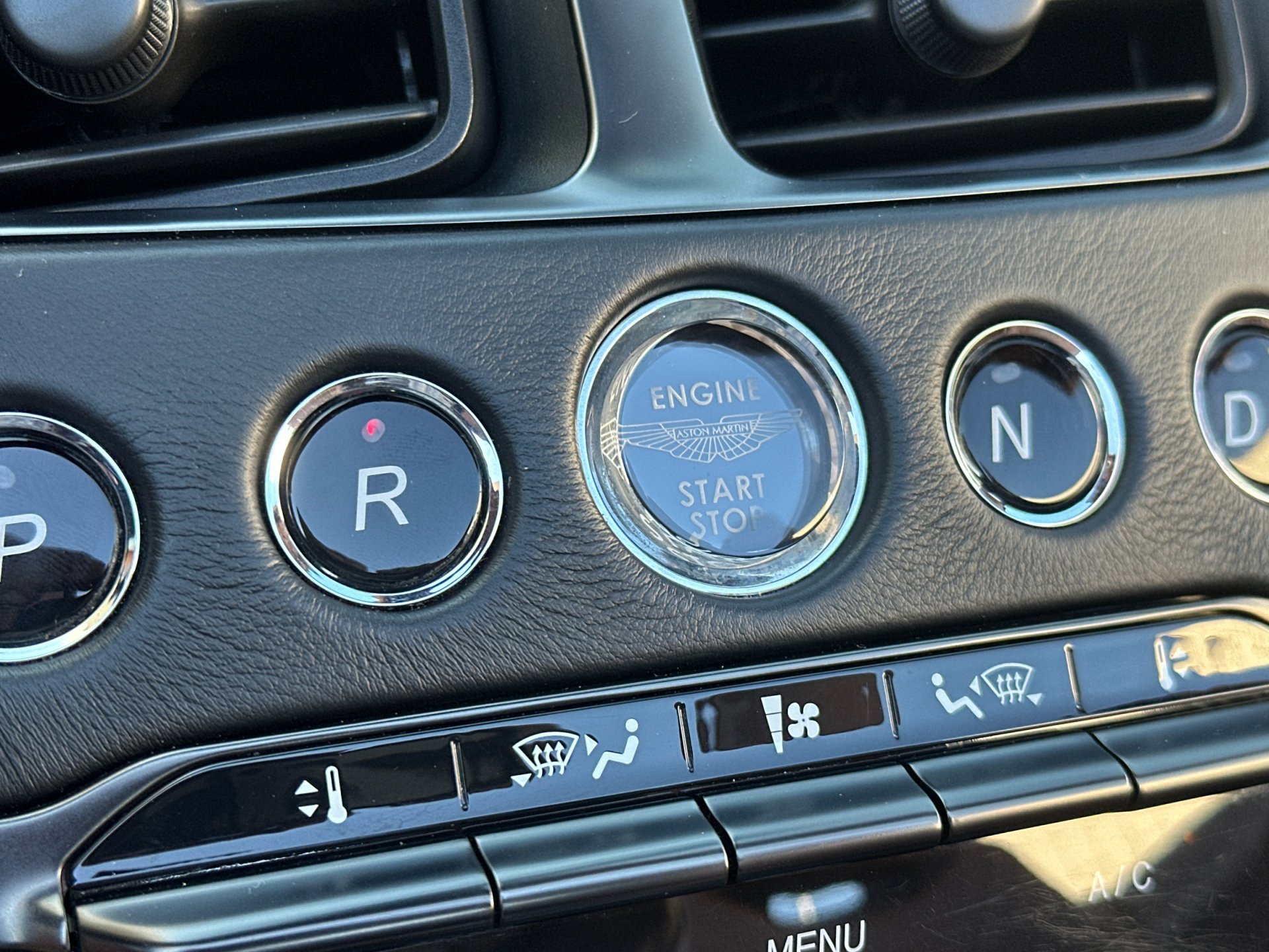Used 2019 Aston Martin DB11 Volante RWD image 24