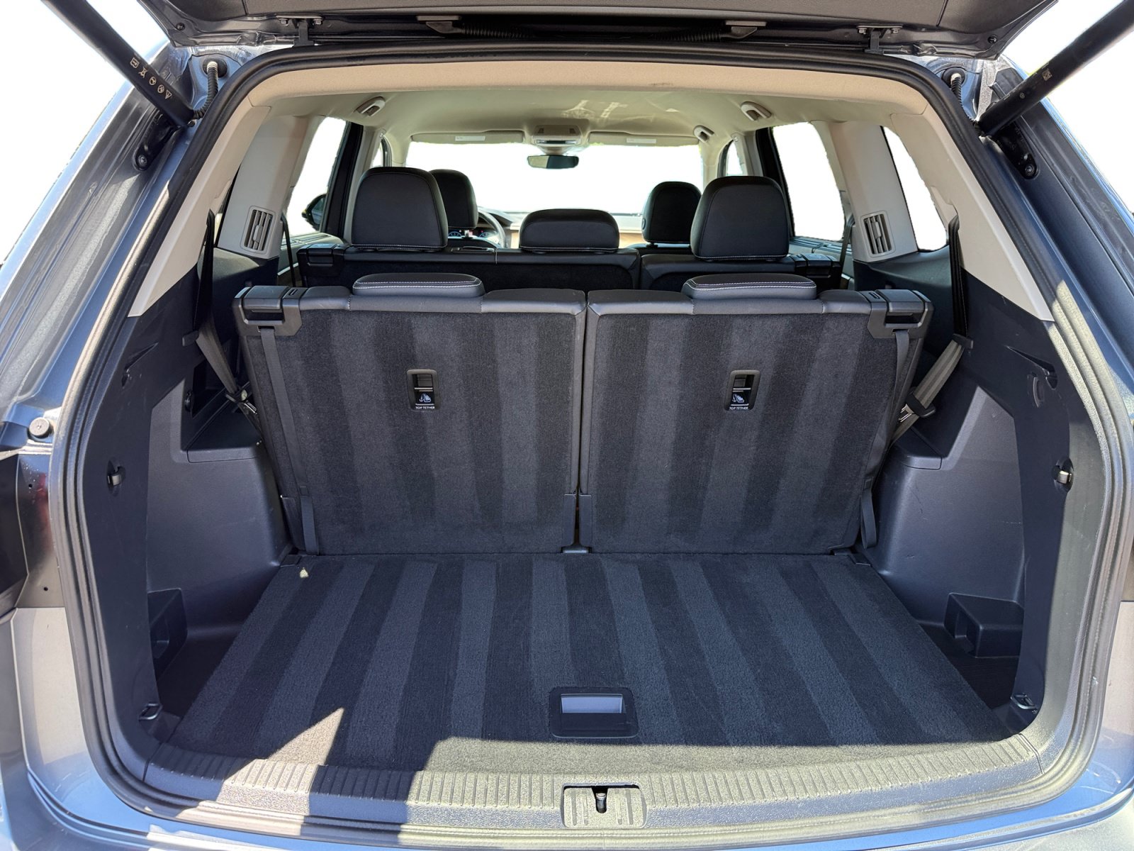 Used 2025 Volkswagen Atlas SE AWD/4WD image 17