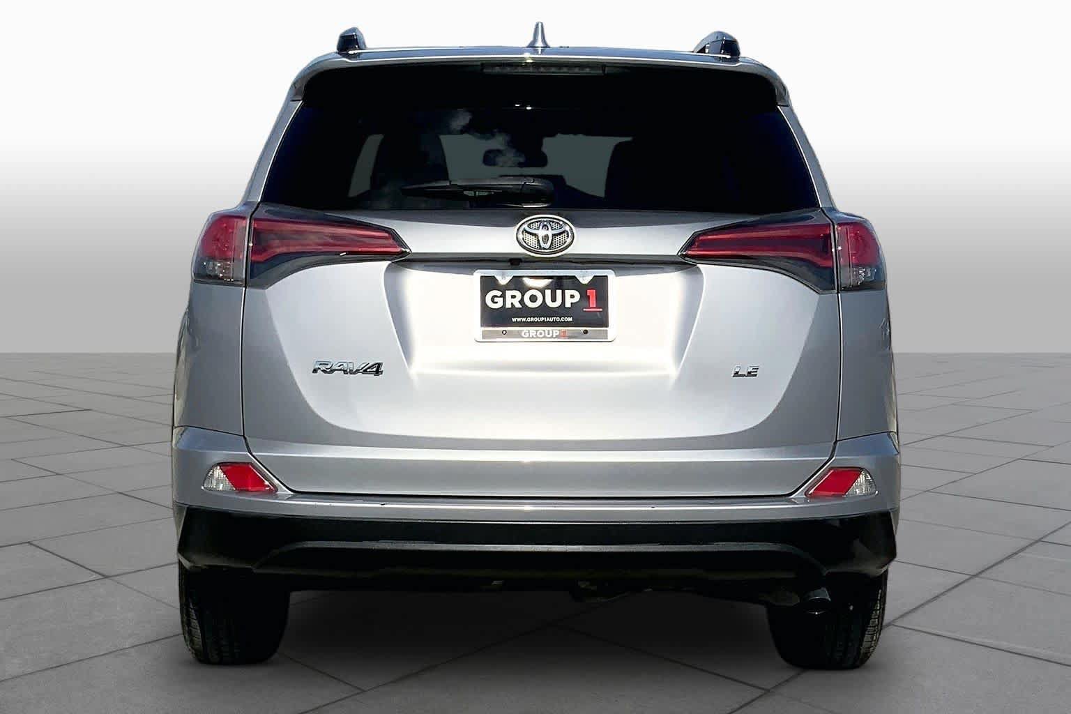 Used 2017 Toyota RAV4 LE FWD image 5