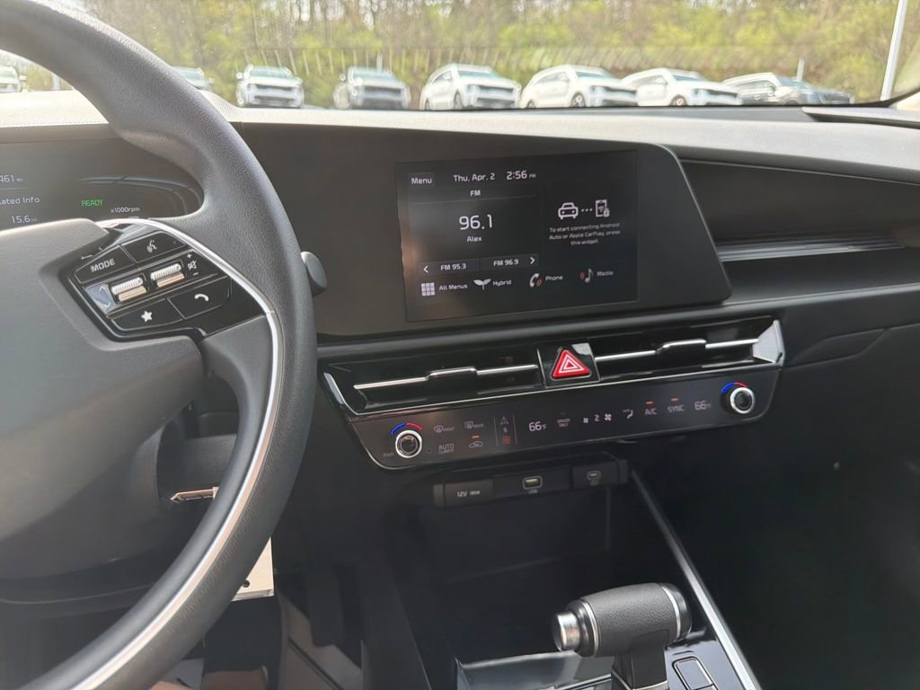 Certified 2024 Kia Niro LX image 12