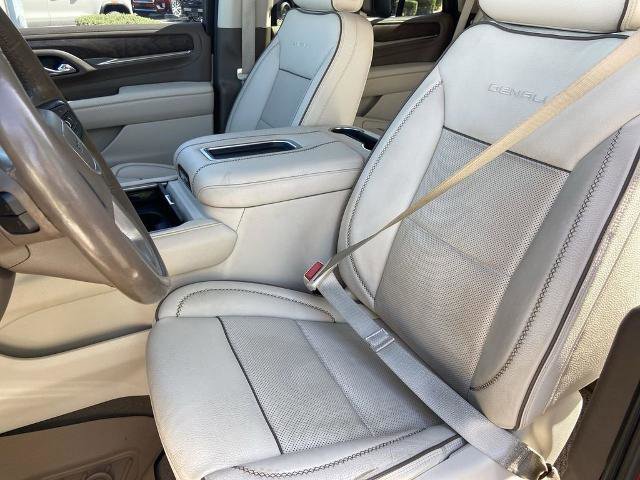 Used 2021 GMC Yukon Denali w/ Denali Premium Package image 16