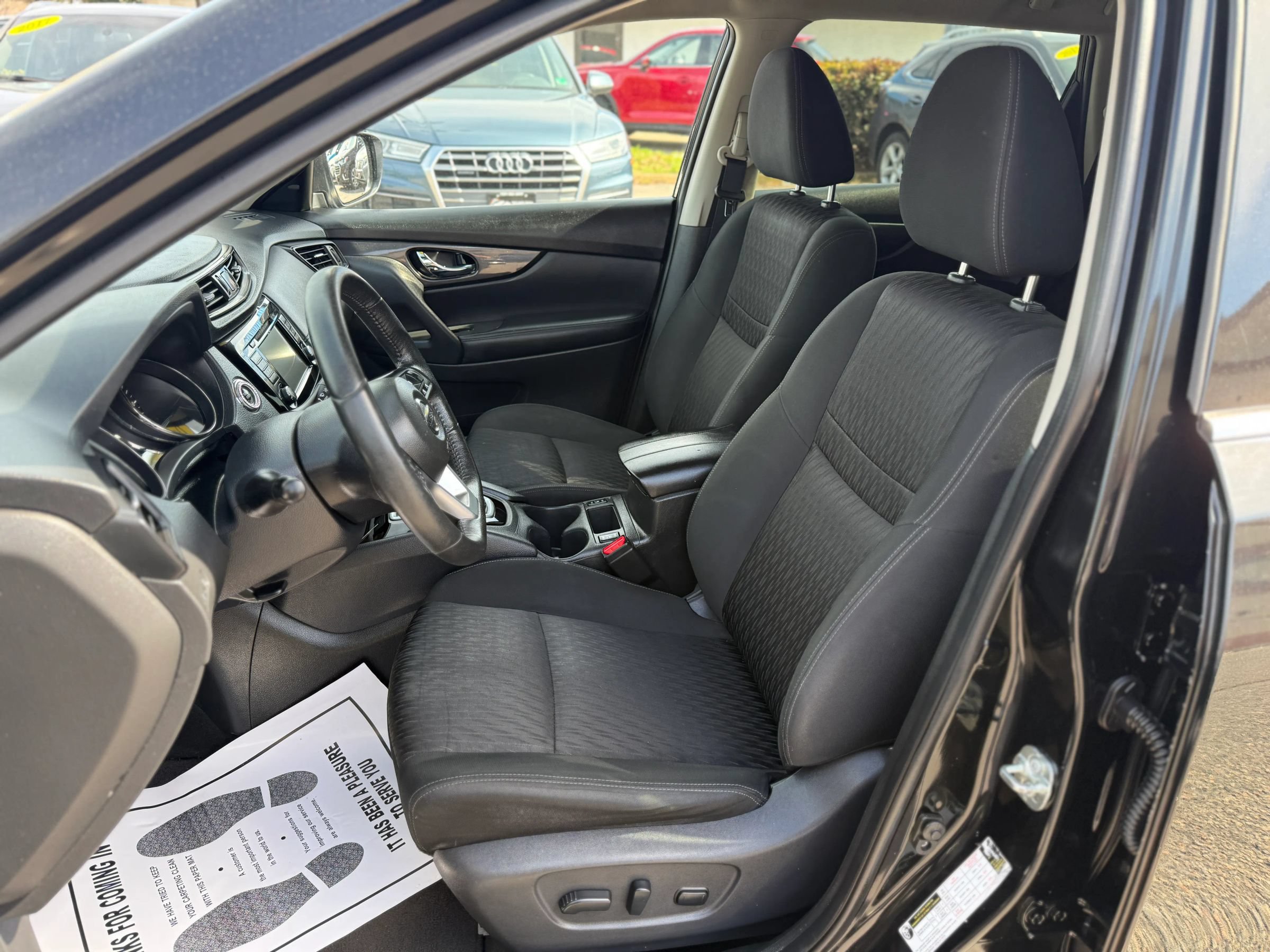 Used 2020 Nissan Rogue SV FWD image 14