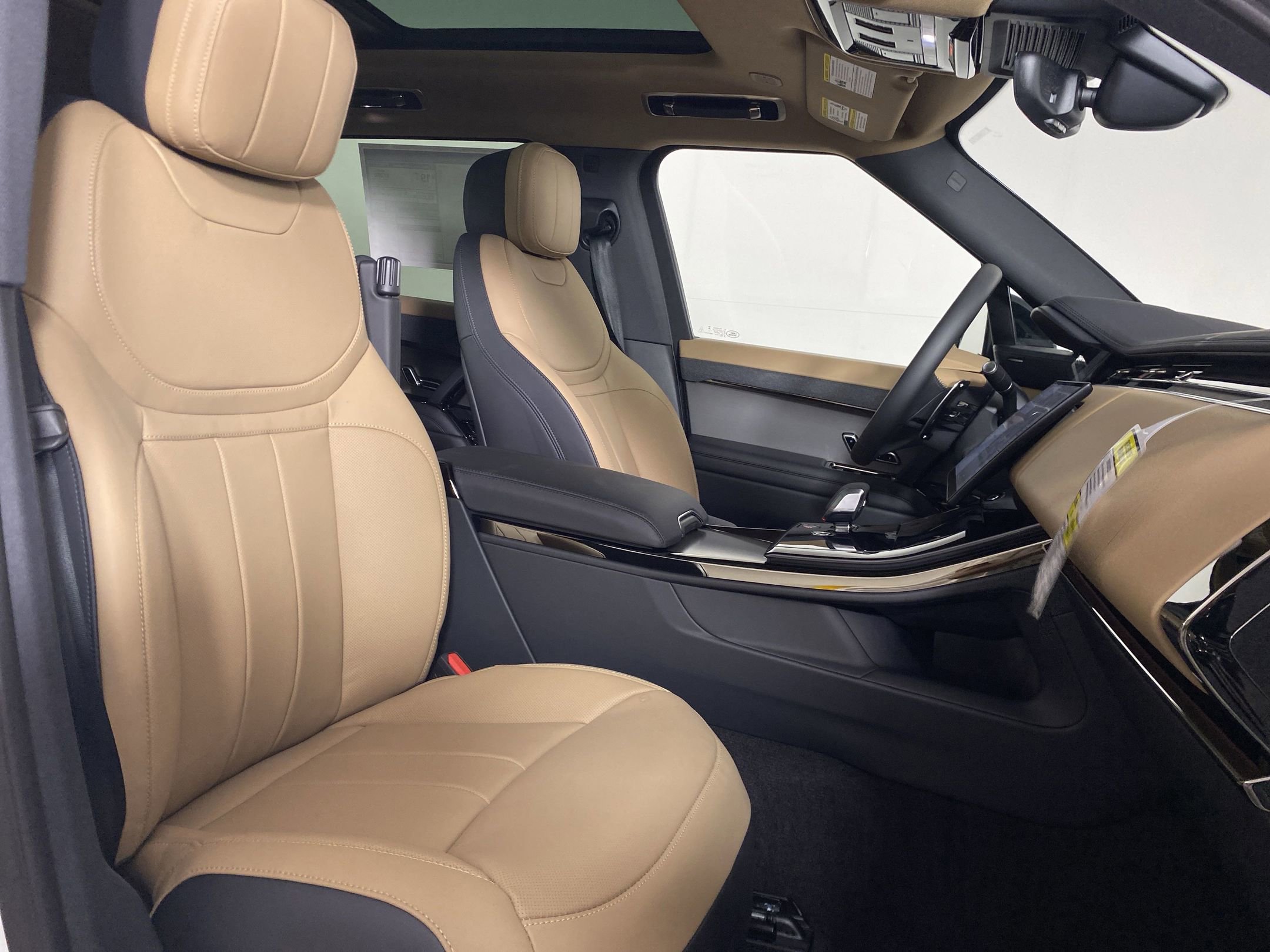 New 2025 Land Rover Range Rover Sport Dynamic SE image 25
